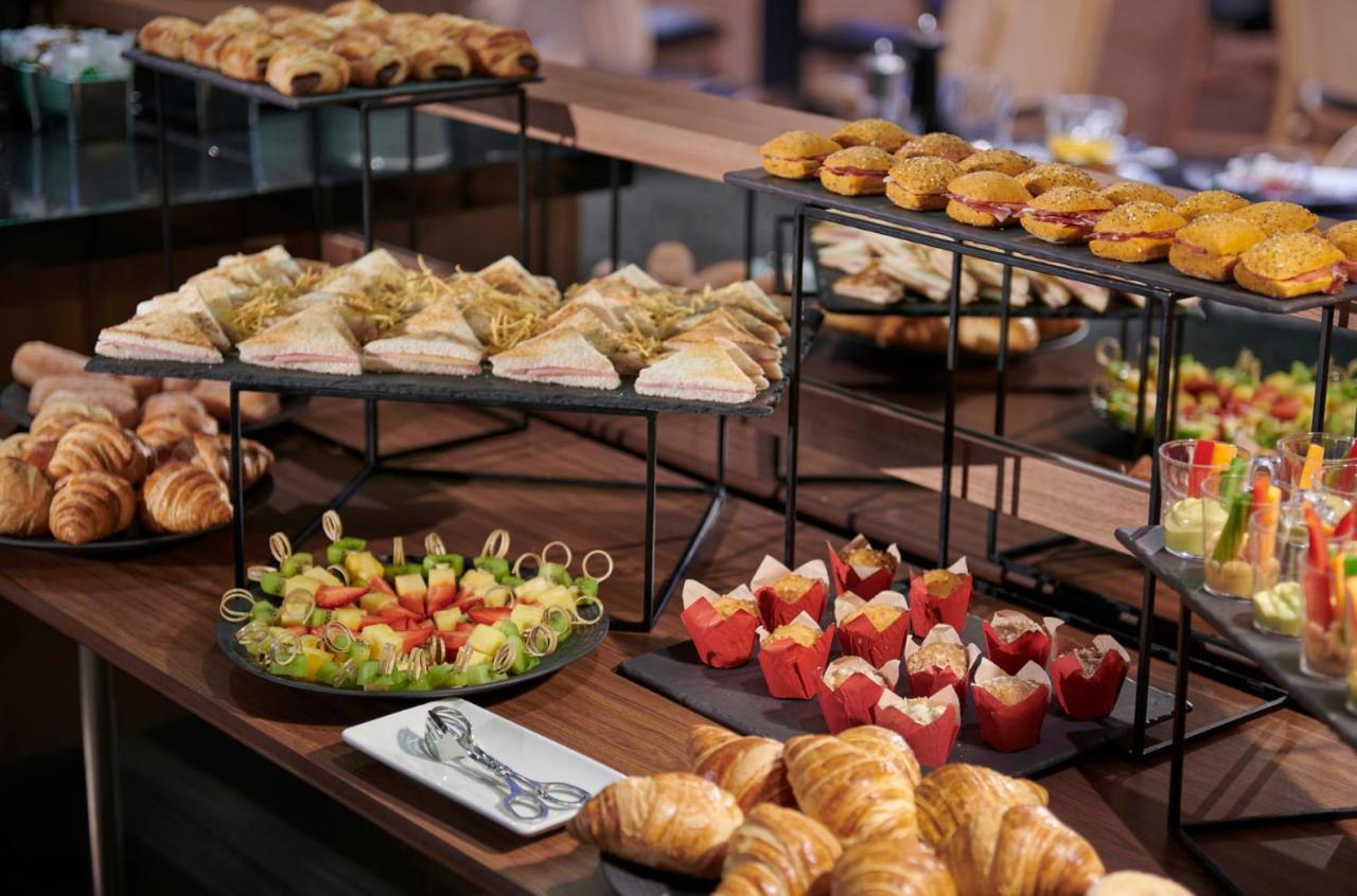 ไฮแอท เซ็นตริก กรัน เวีย มาดริด Hotel ภายนอก รูปภาพ A buffet of light refreshments